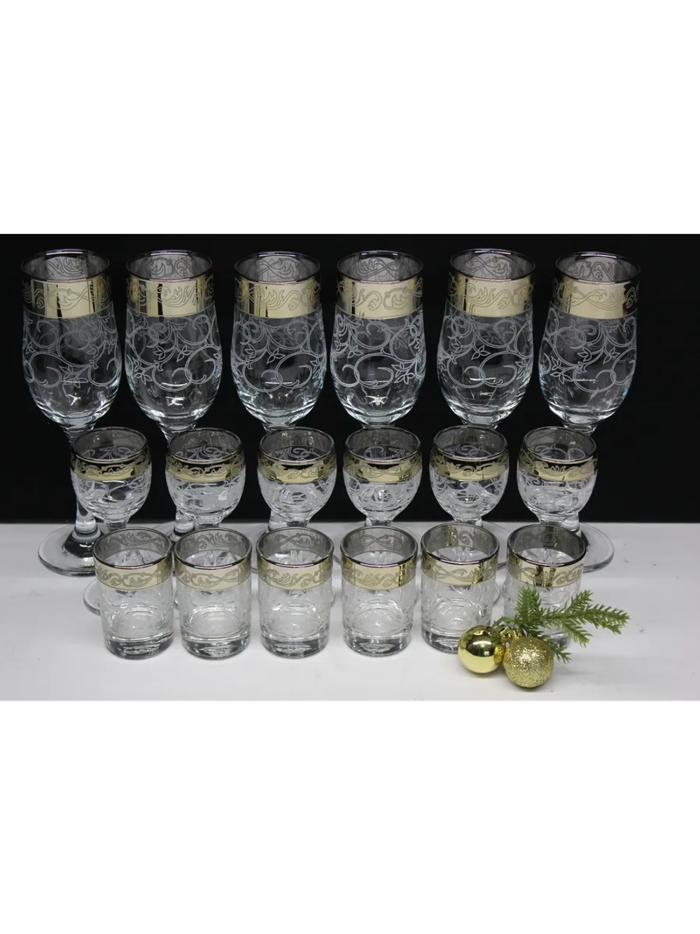 Подарочный набор 18 предметов с бокалом
