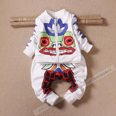 Костюм детский из брюк и толстовки на молнии с принтами