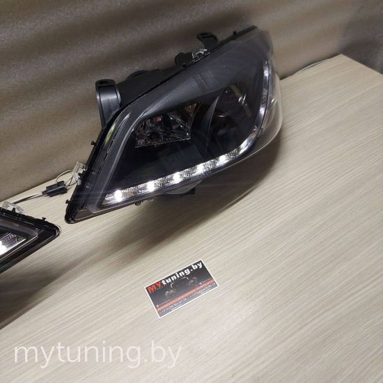 Передние фары Opel Astra G daylight black