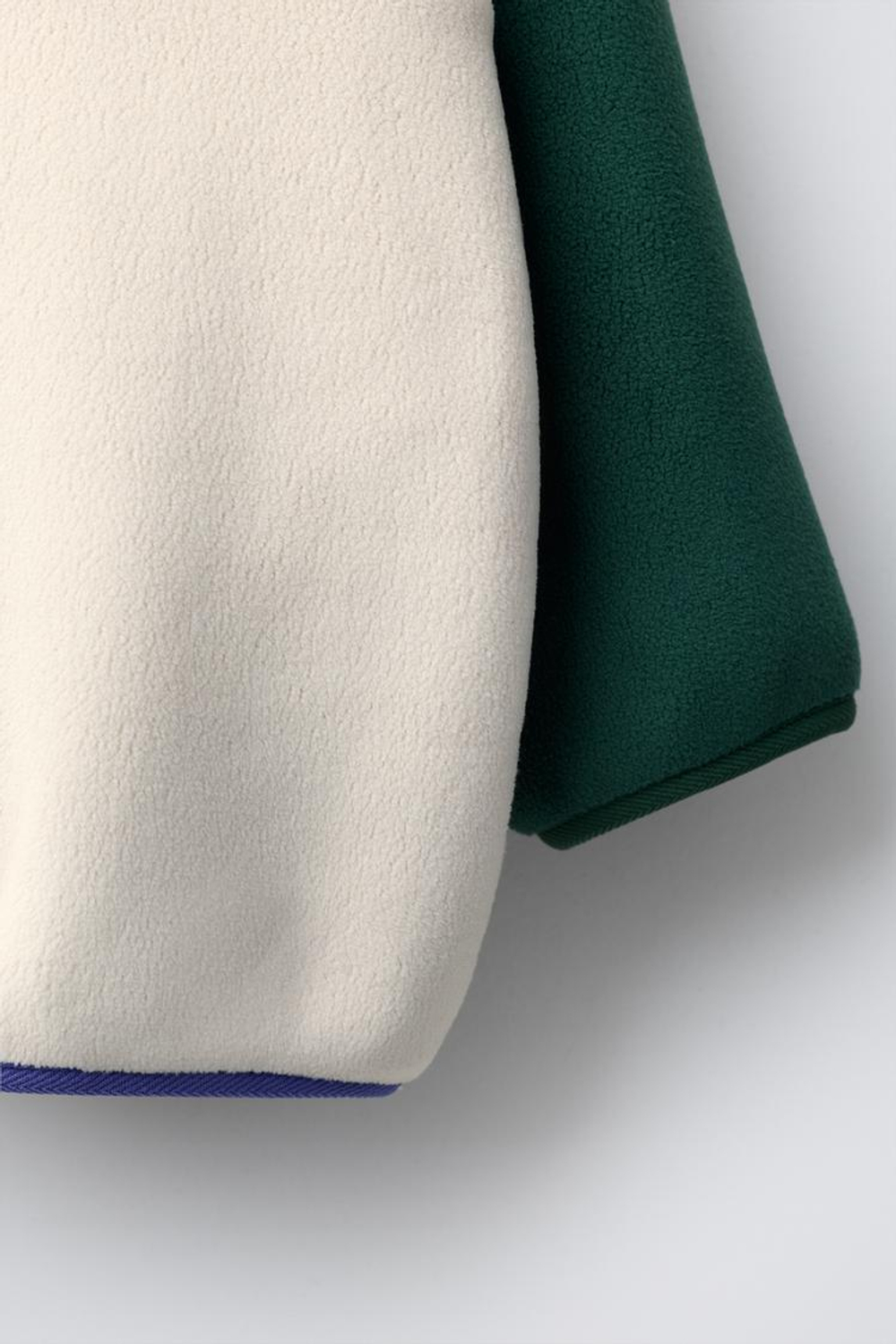 ZARA ТОЛСТОВКА ИЗ ПОЛАРФЛИСА В СТИЛЕ КОЛОР-БЛОК С НАШИВКОЙ, ЗЕЛЕНЫЙ