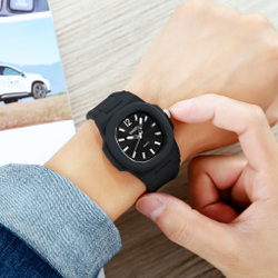 SKMEI Quartz Movement Silicone Strap Watch Men"s Watches Black Dial