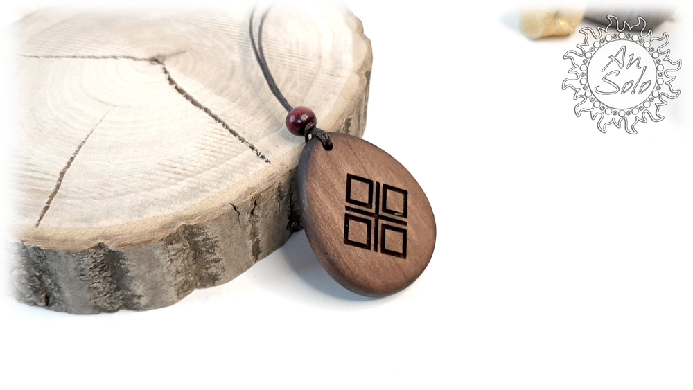 Оберег-капля "Макошь" из кедра