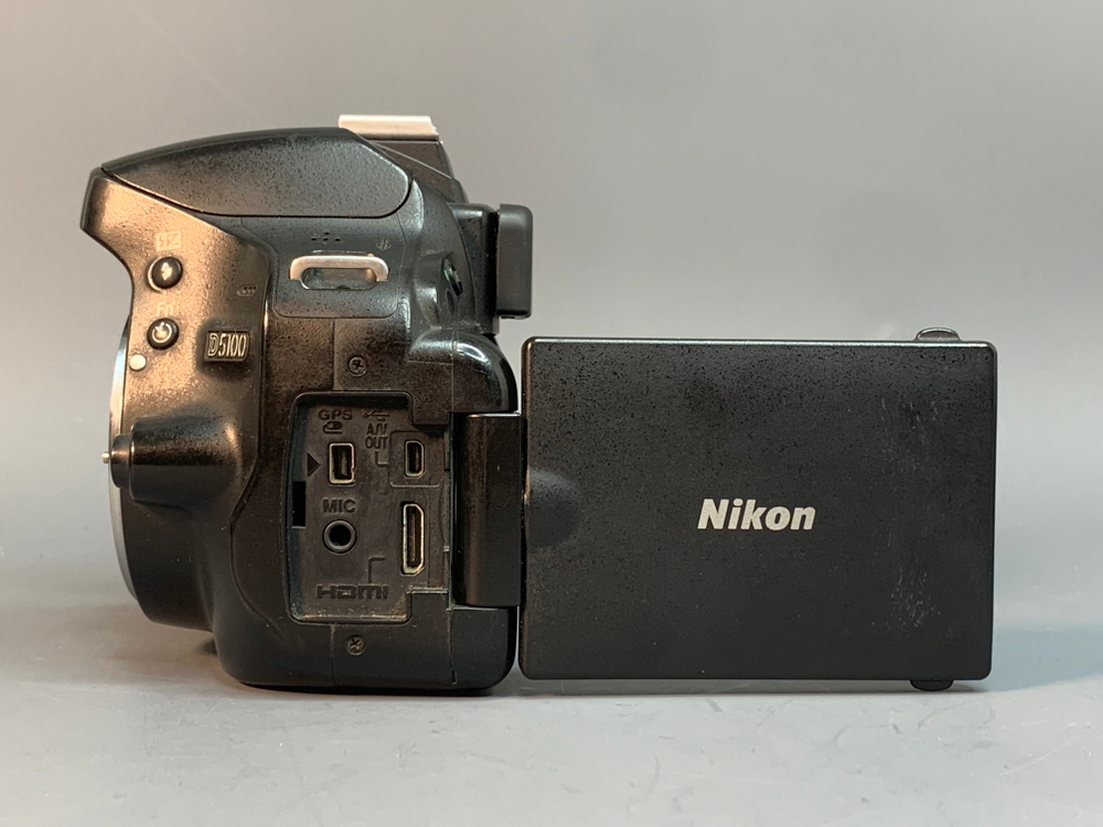 Nikon D5100 Kit 18-55mm 3.5-5.6G VR 149.000 кадров