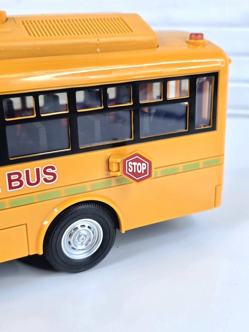 Игрушка машинка Автобус школьный со светом и звуком (202388599)