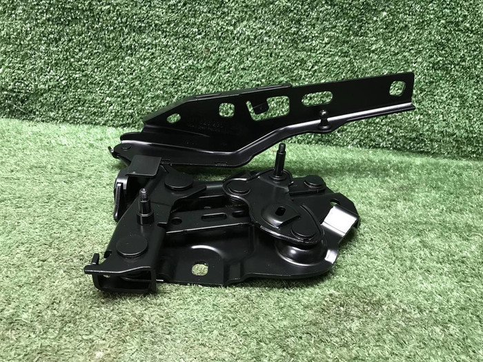 Петля капота левая Porsche Panamera 2 971 (16-24)