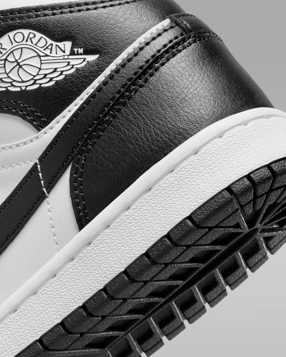 Air Jordan 1 Mid Женская обувь - NIKE