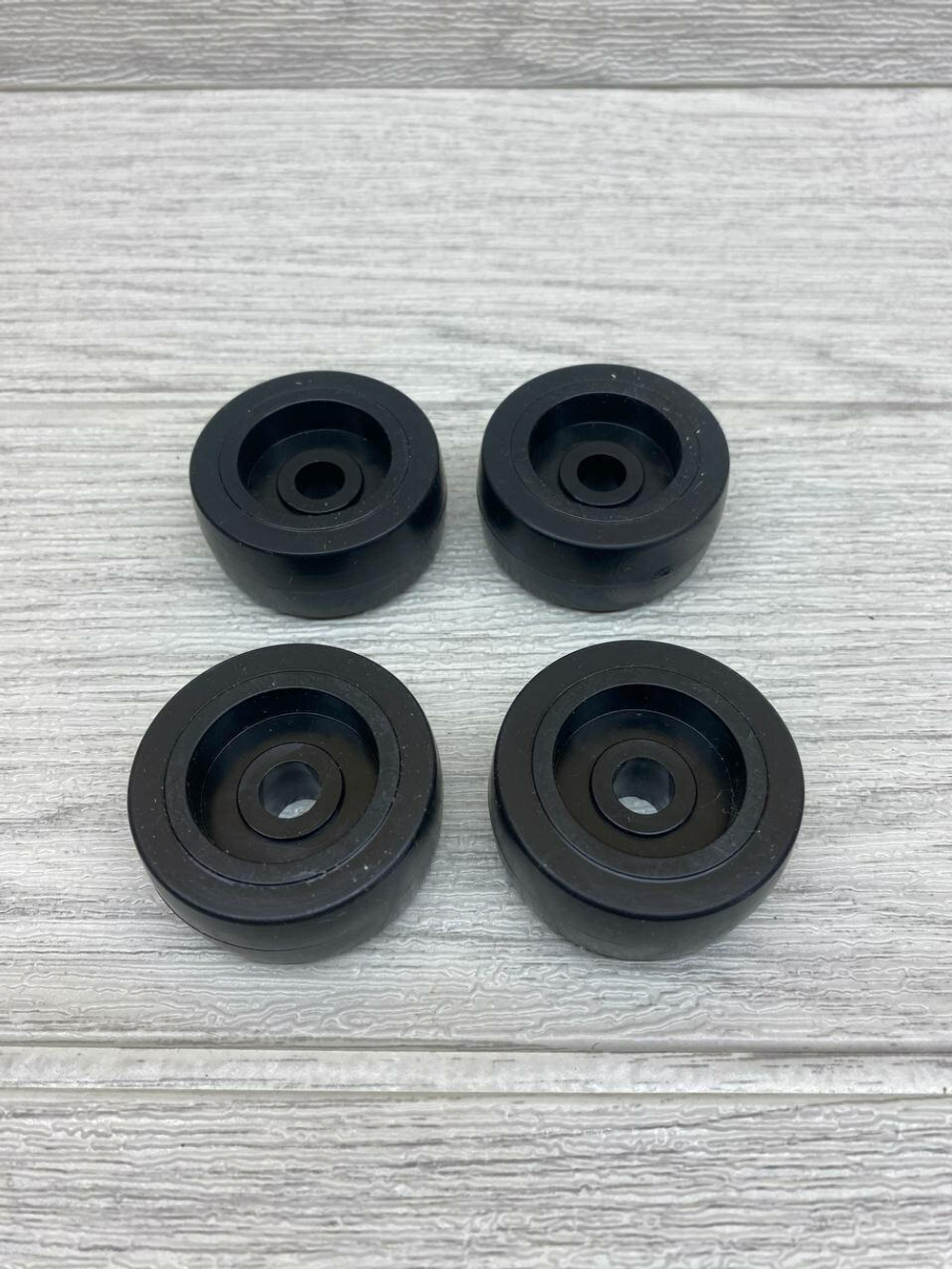 Колесо для мебели прорезиненное ролик для дивана диаметр 40 мм отверстие 8 мм 4 шт