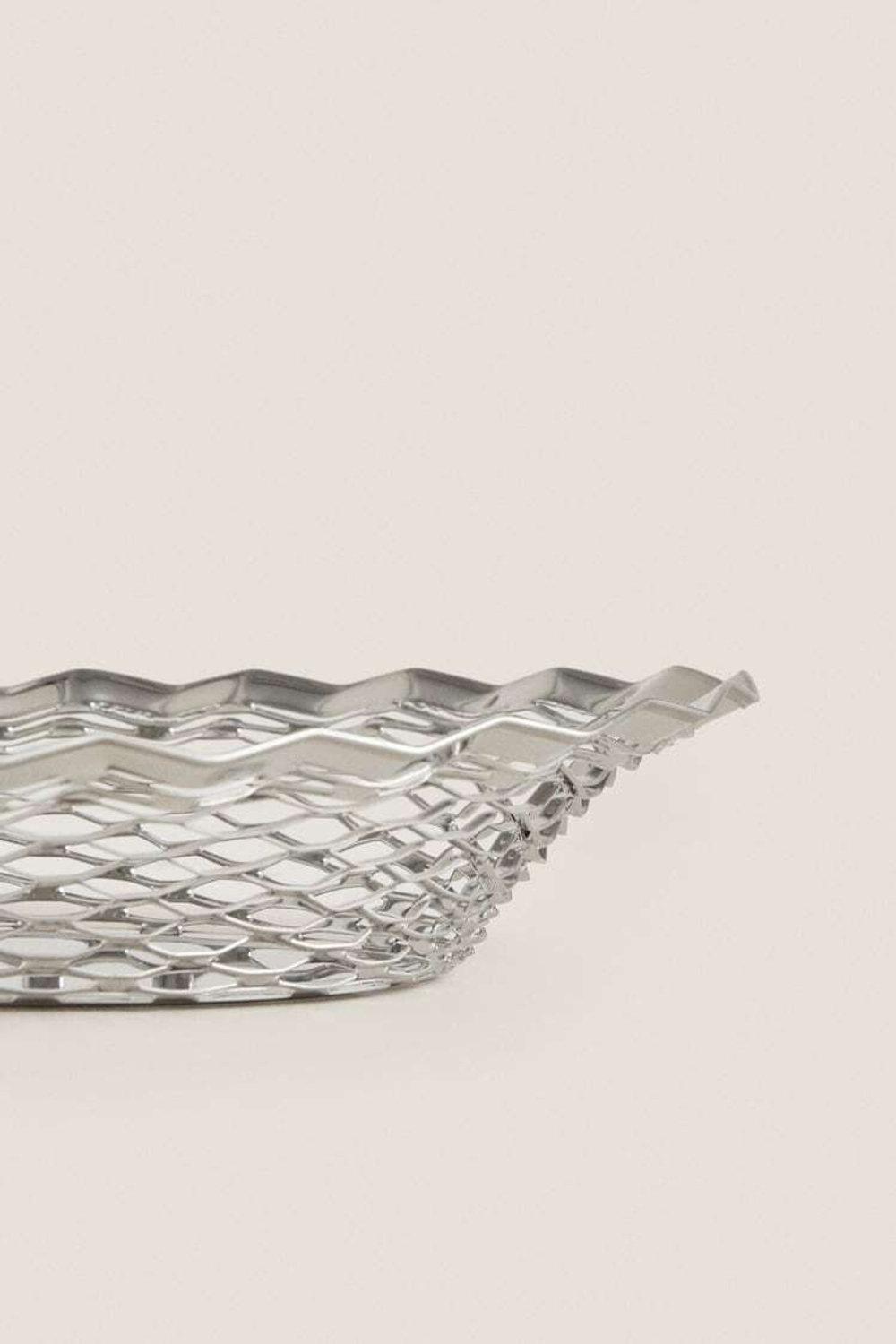 ZARA HOME МЕТАЛЛИЧЕСКАЯ ЧАША С АЖУРНЫМ КРАЕМ, СЕРЕБРЯНЫЙ