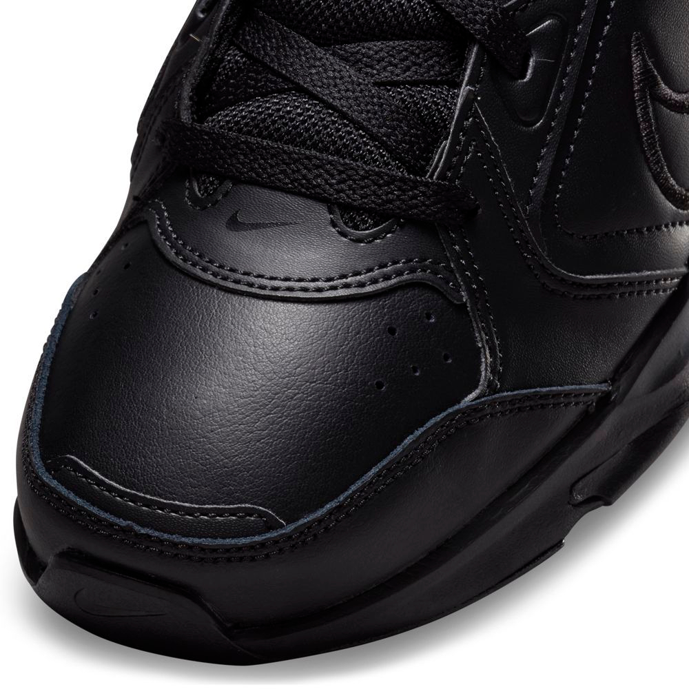 NIKE / Кроссовки