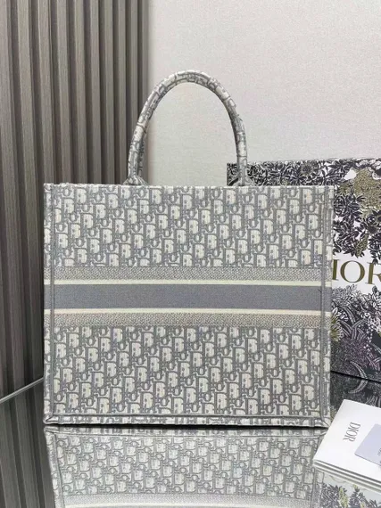 Сумка Dior Book Tote, светло-серый