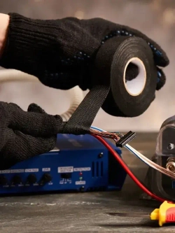 Изолента черная автомобильная 0.3х25 мм 15 м флисовая для проводов KRANZ