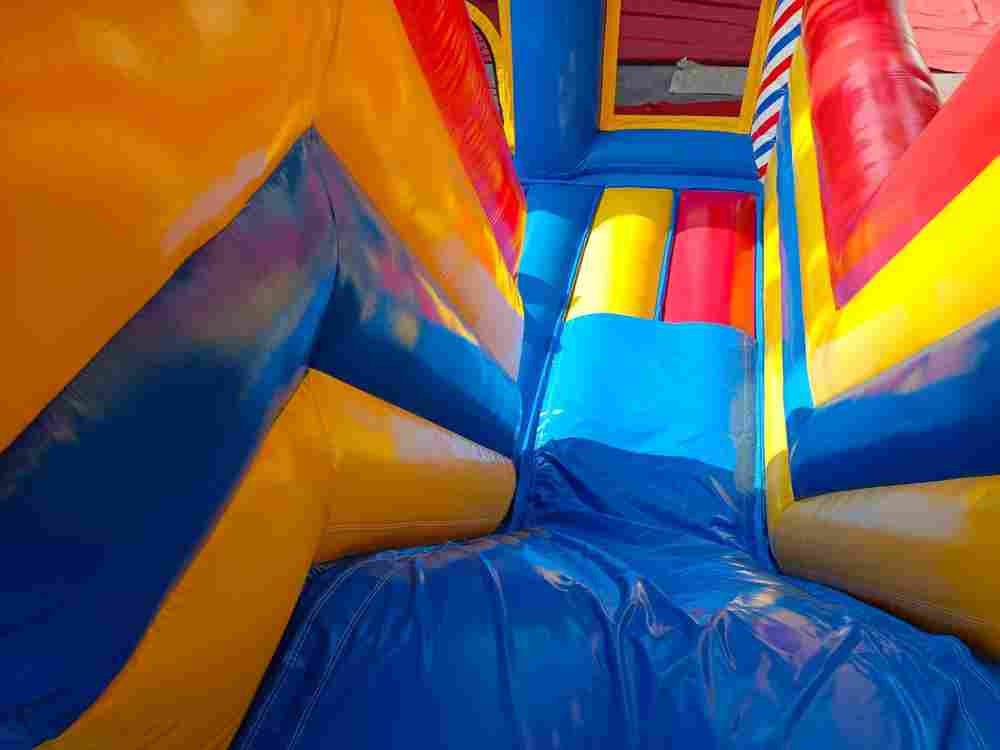 Надувной батут "Яркий цирк" 6x5x3