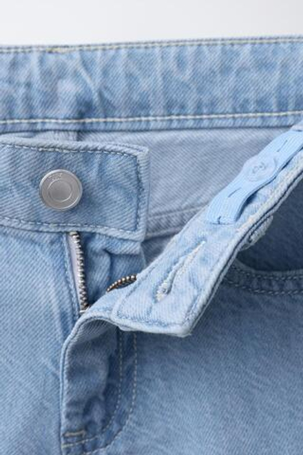 ZARA ДЖИНСОВЫЕ ШОРТЫ С ВЫШИВКОЙ, ГОЛУБОЙ