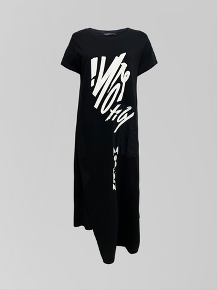 Платье Punk Queen 946 длинное свободное с накладным карманом и надписями спереди