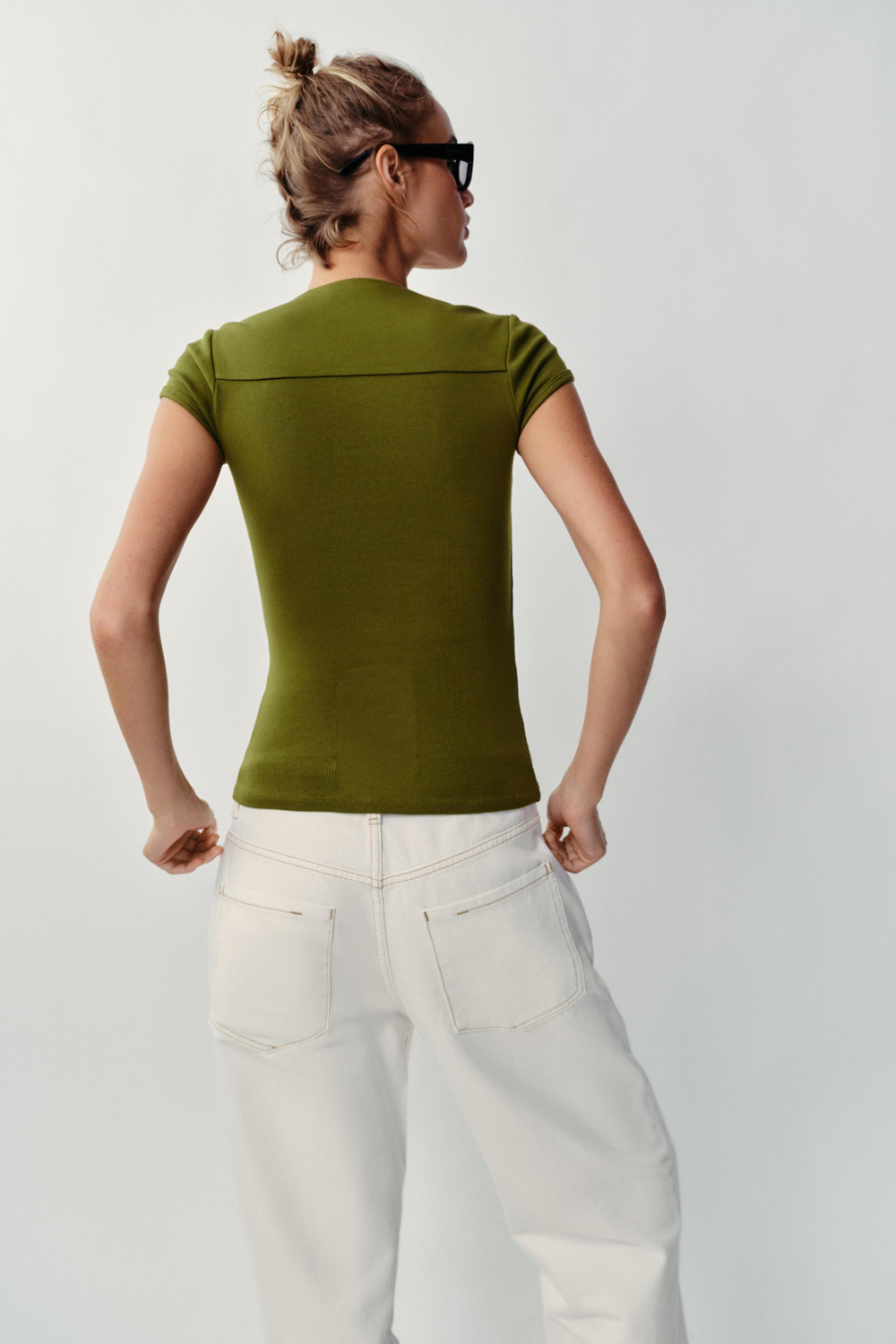 ZARA ФУТБОЛКА С КВАДРАТНЫМ ВЫРЕЗОМ, ОЛИВКОВЫЙ