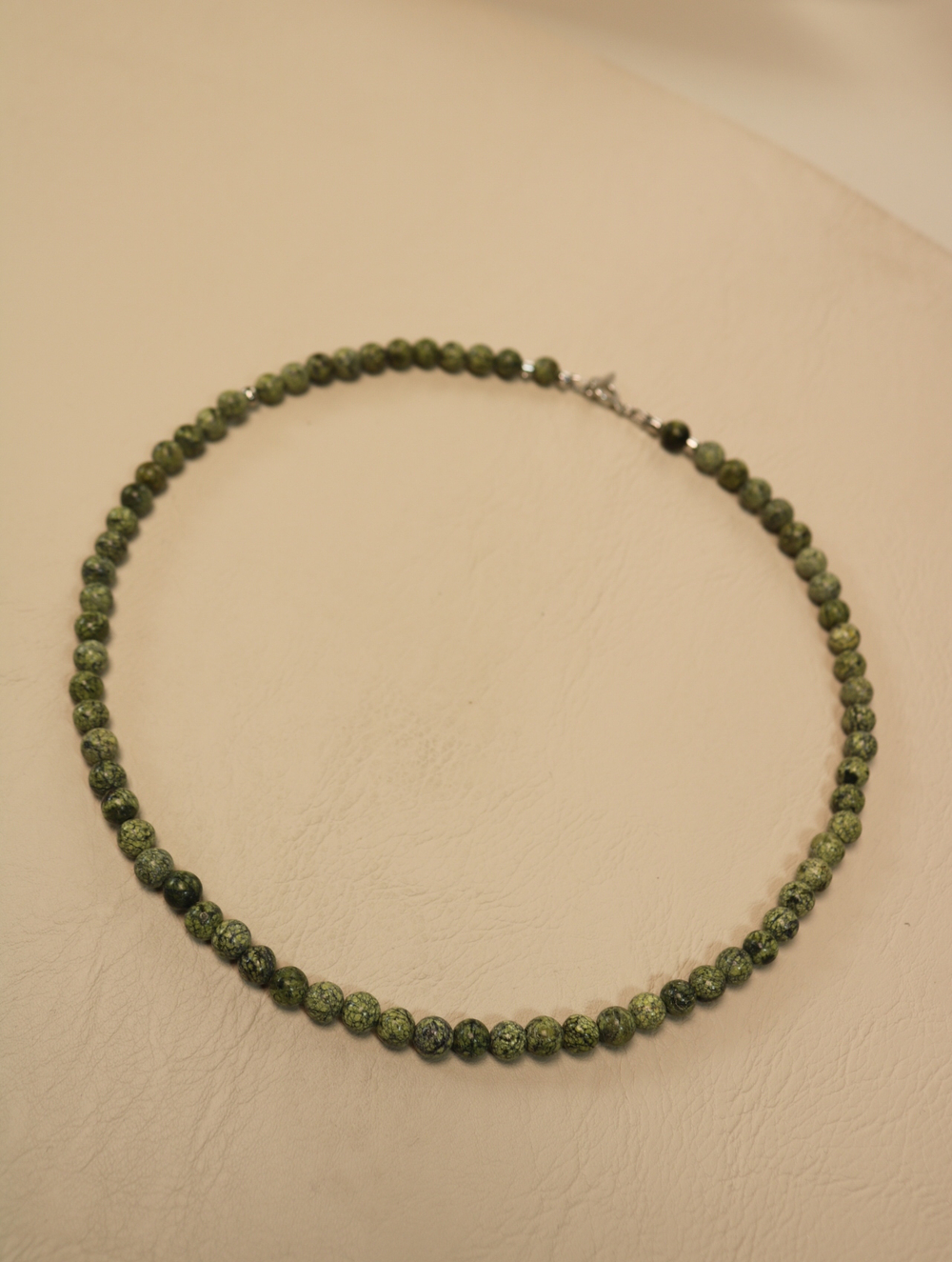 Чокер из змеевика (скарна) - «Лесной страж»