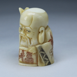 Нэцкэ Шоусин с посохом и иероглифом счастье