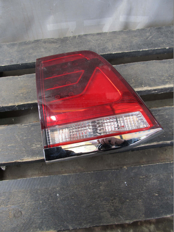 Фонарь левый Toyota Land Cruiser 200 Б/у Аналог