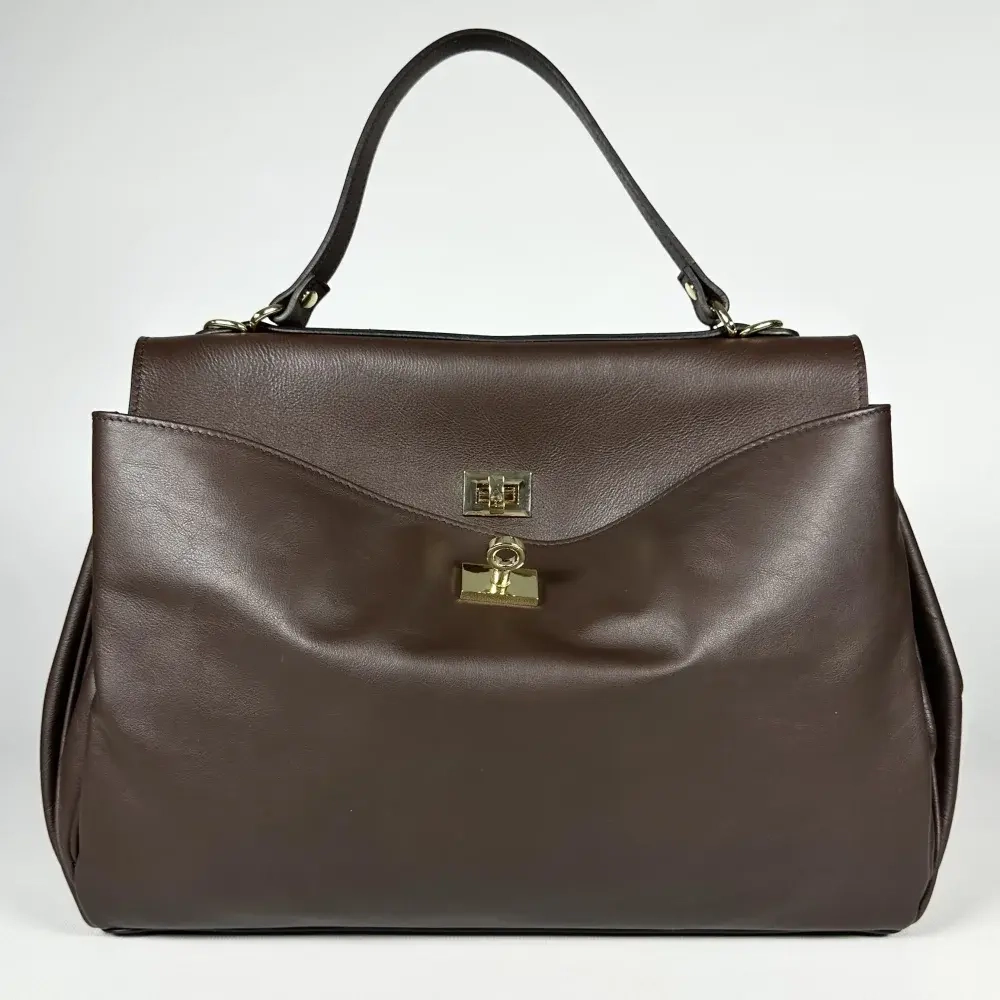 Женская сумка из натуральной кожи ягненка коричневого цвета