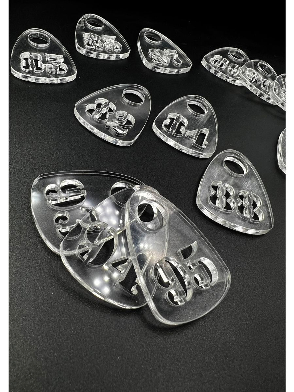 Номерки для гардероба прорезные 201-300