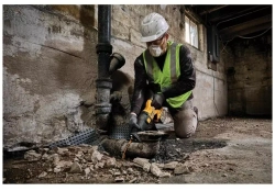 Сабельная пила DeWALT DCS389N-XJ