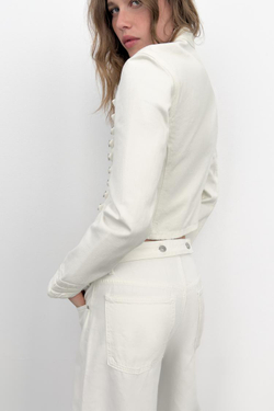 ZARA ПРИТАЛЕННАЯ ДЖИНСОВАЯ КУРТКА TRF НА ПУГОВИЦАХ, ЖЕЛТОВАТО-БЕЛЫЙ