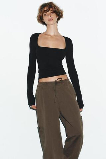 ZARA ФУТБОЛКА В РУБЧИК С КВАДРАТНЫМ ВЫРЕЗОМ, ЧЕРНЫЙ