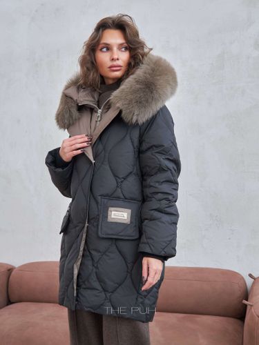 Черный стеганый пуховик с капюшоном и мехом песца
