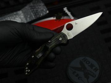 Складной нож Spyderco Delica 4 C11ZFPGR c клинком из стали VG-10, рукоять FRN