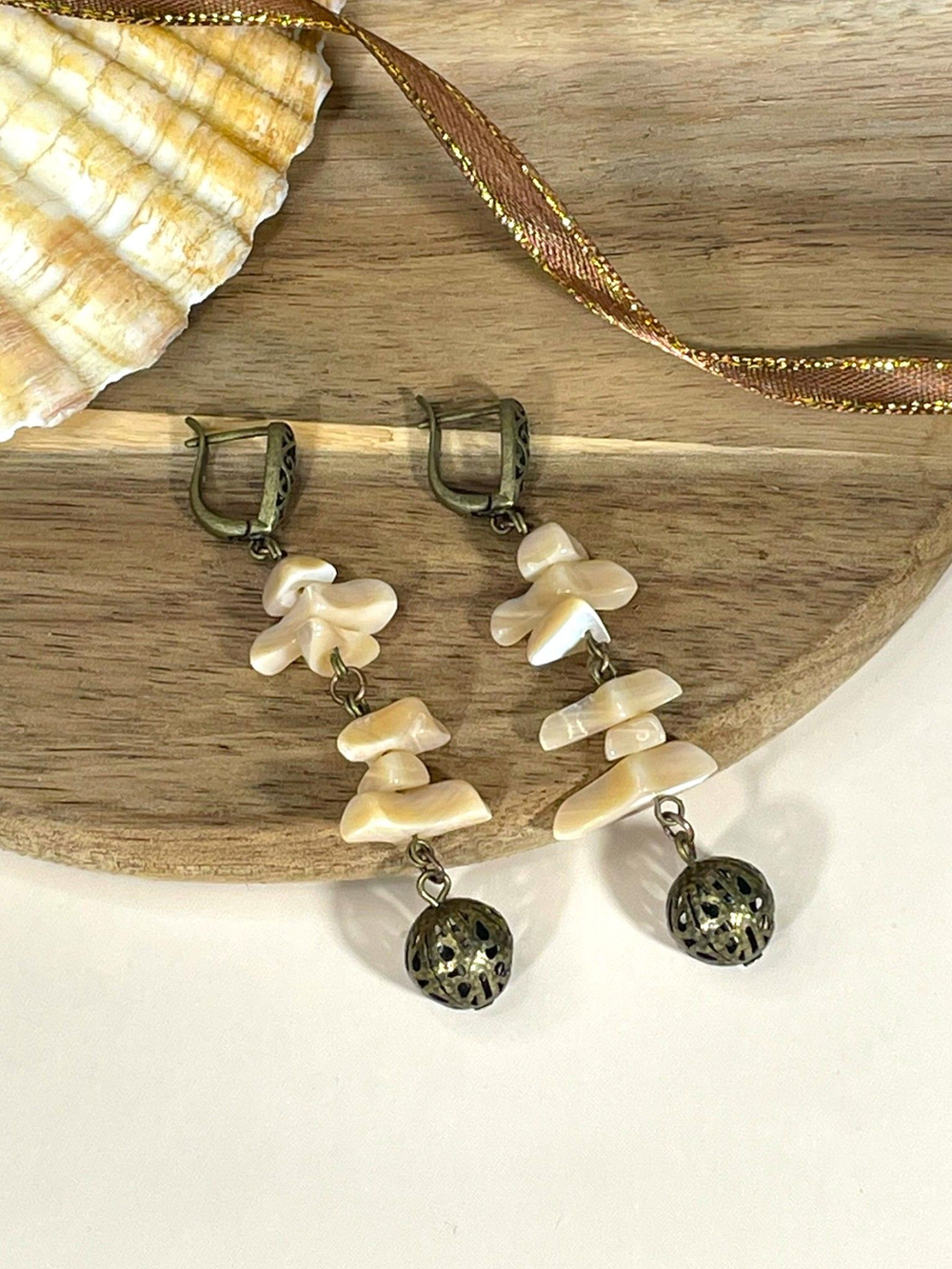 Серьги Nafael с перламутром длинные, бронза