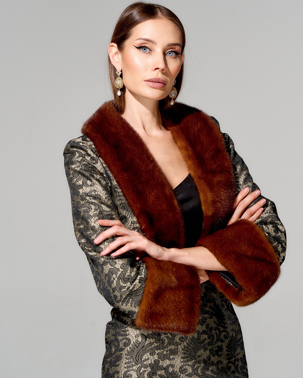 Укороченный жакет "Елизавета" из премиального жаккарда с меховой отделкой