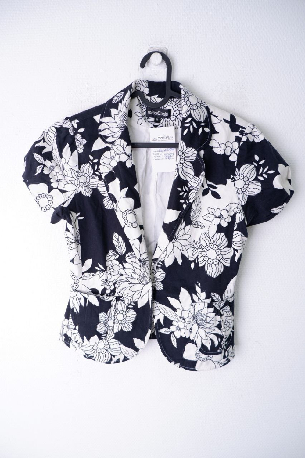 Жакет MissCode с цветами 46 размер