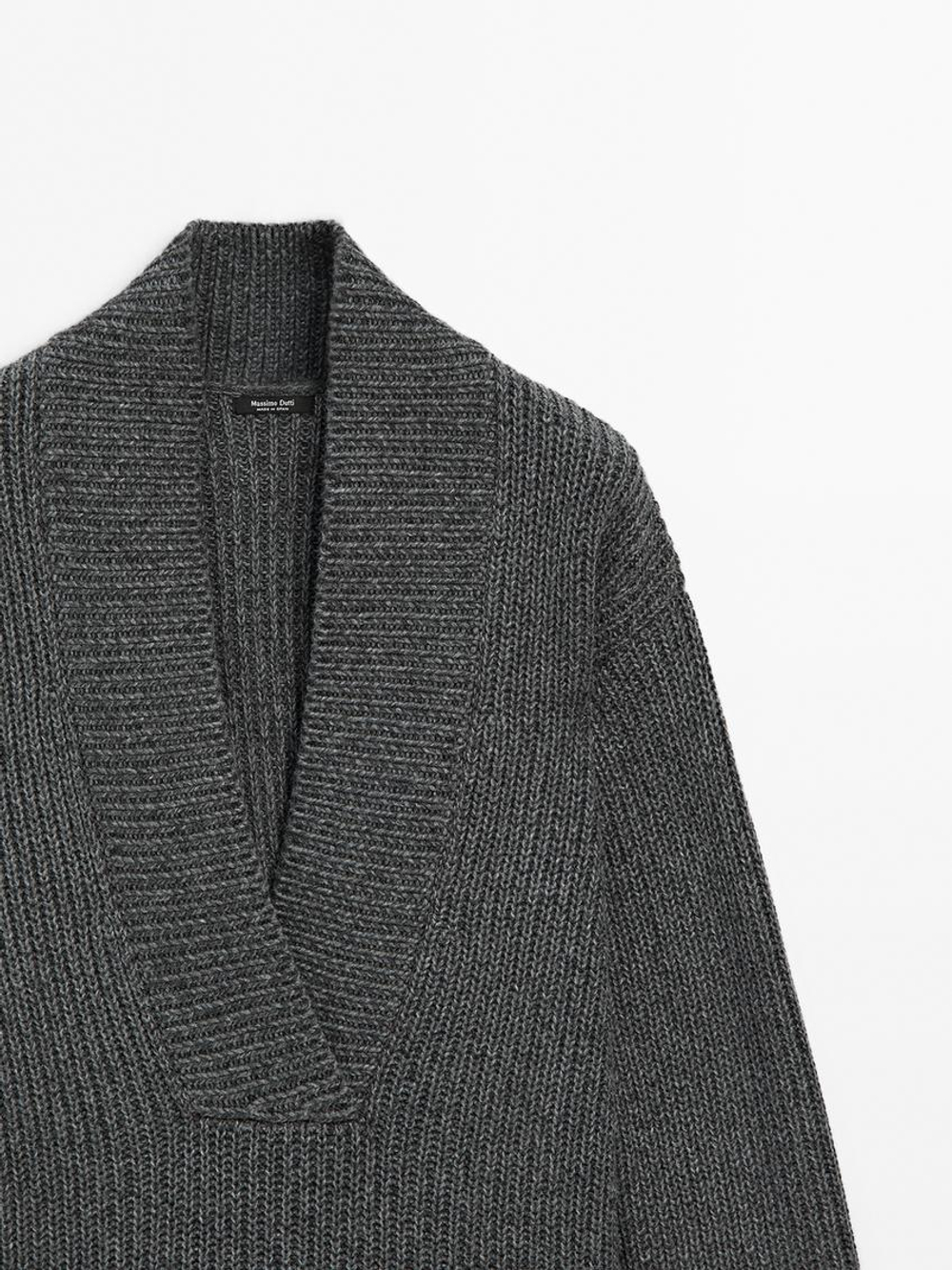 Massimo Dutti Свитер из трикотажа платочной вязки с глубоким вырезом, серый