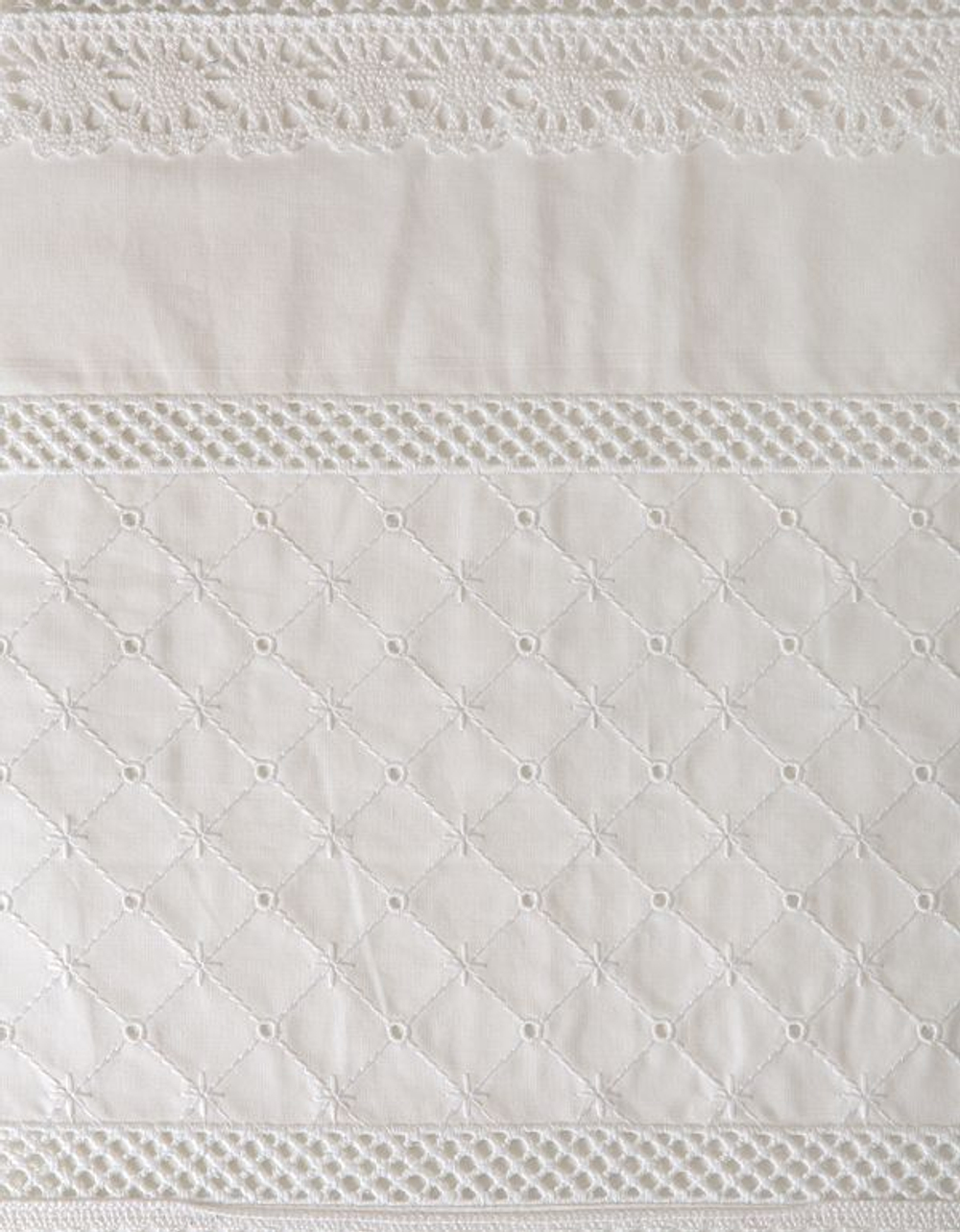 Элитная наволочка декоративная Carol белая от Luxberry Португалия фрагмент