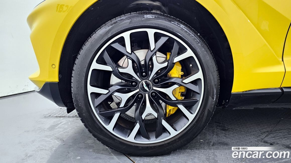 Aston Martin DBX 4.0 V8 (05.2021)