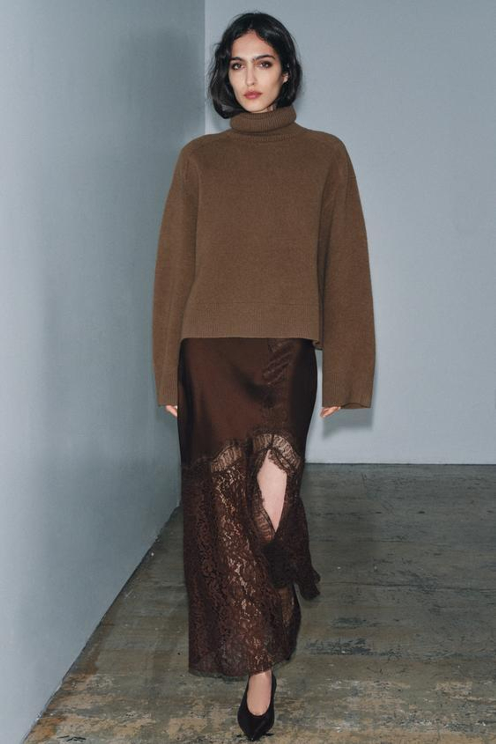 ZARA АТЛАСНАЯ ЮБКА С КРУЖЕВОМ ZW COLLECTION, КОРИЧНЕВЫЙ