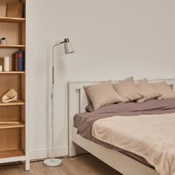 UML-T700 E27 WHITE Торшер напольный под лампу Е27. 40W. с регулировкой наклона. Механический выключатель. Белый. ТМ Uniel