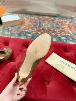 Louis Vuitton Pump (4 colors)