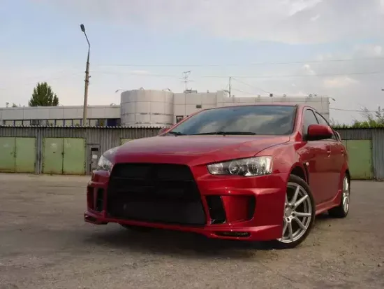 Бампер передний EXTREME для Mitsubishi Lancer 10