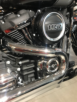 Sport Glide Harley-Davidson Softail Vivid Black 2021