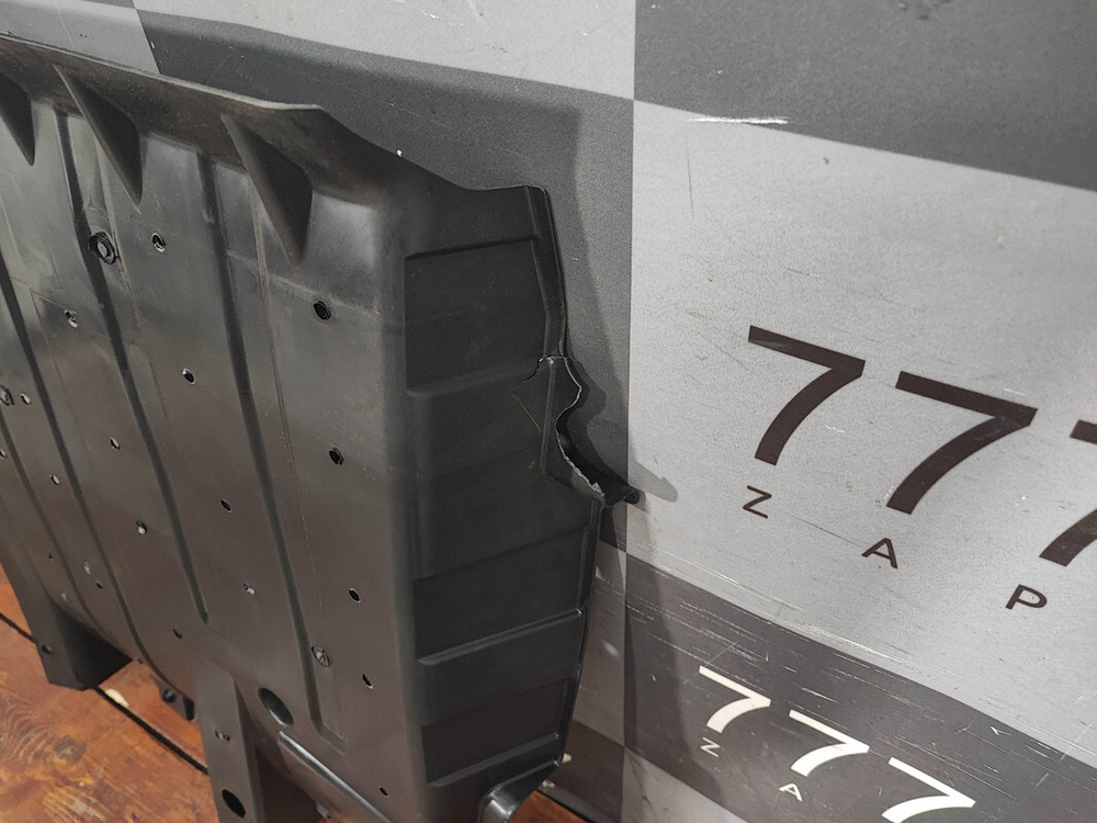 Пыльник Kia Sportage 3 Новый. с деф. Оригинал 841372Z000