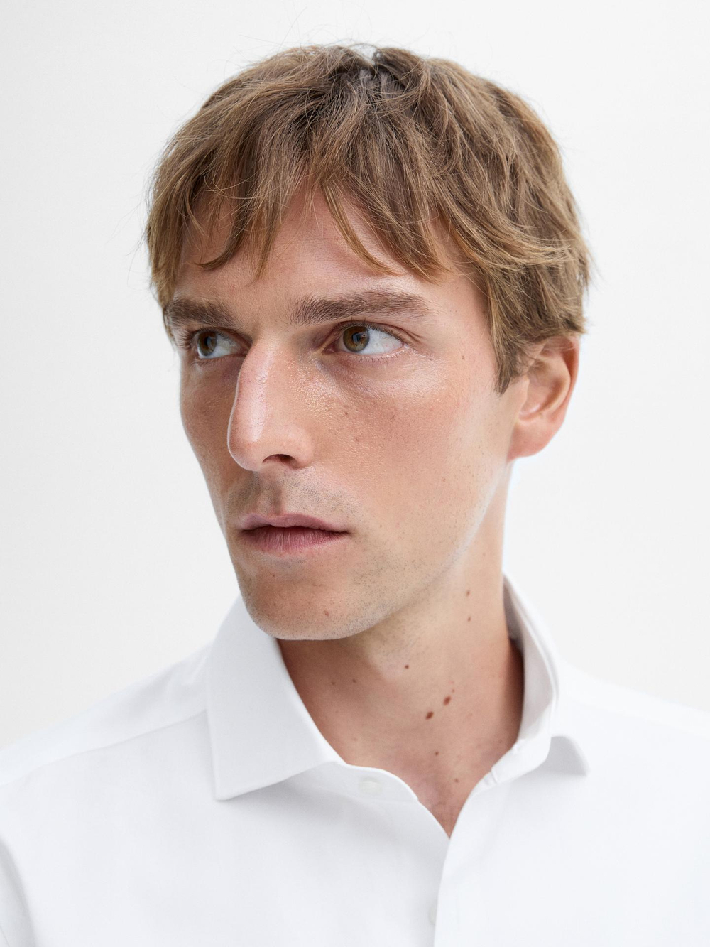 Massimo Dutti РУБАШКА ОБЛЕГАЮЩЕГО КРОЯ ИЗ ХЛОПКОВОГО ТВИЛА, БЕЛЫЙ