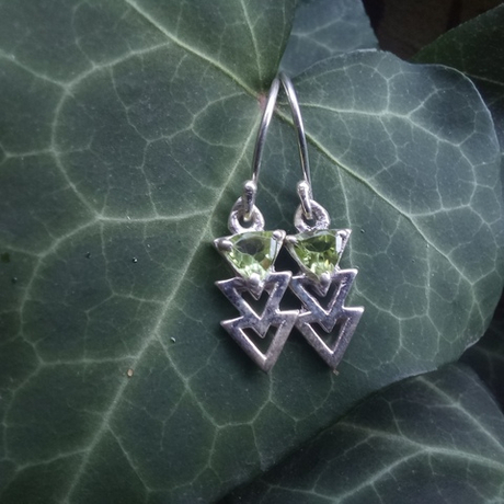 Серьги СТРЕЛА серебро/оливин