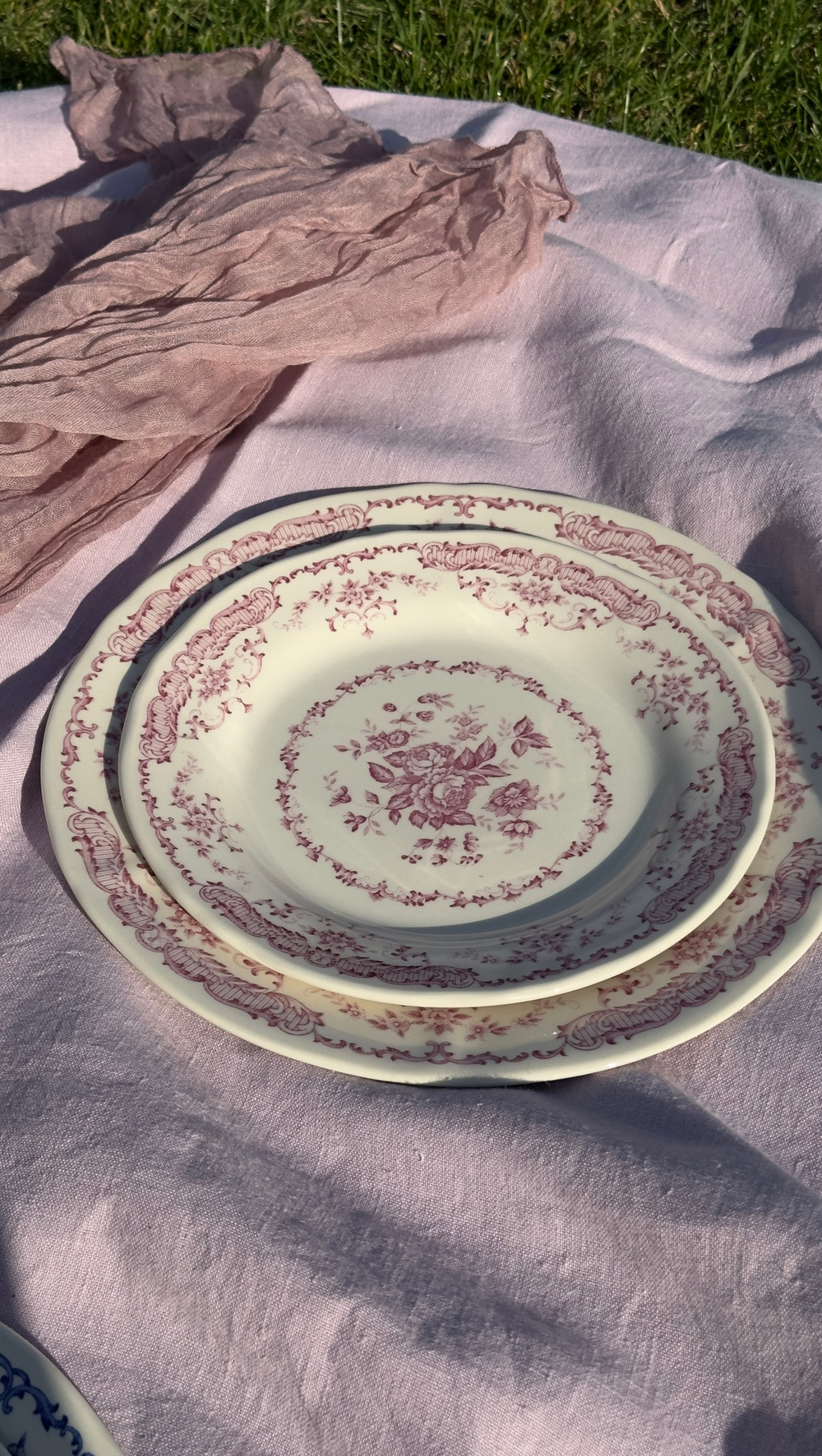 Тарелка мелкая Ø 26 см, цвет декора розовый