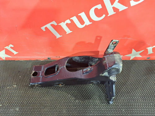 Кронштейн торсиона кабины правый 2019 год.