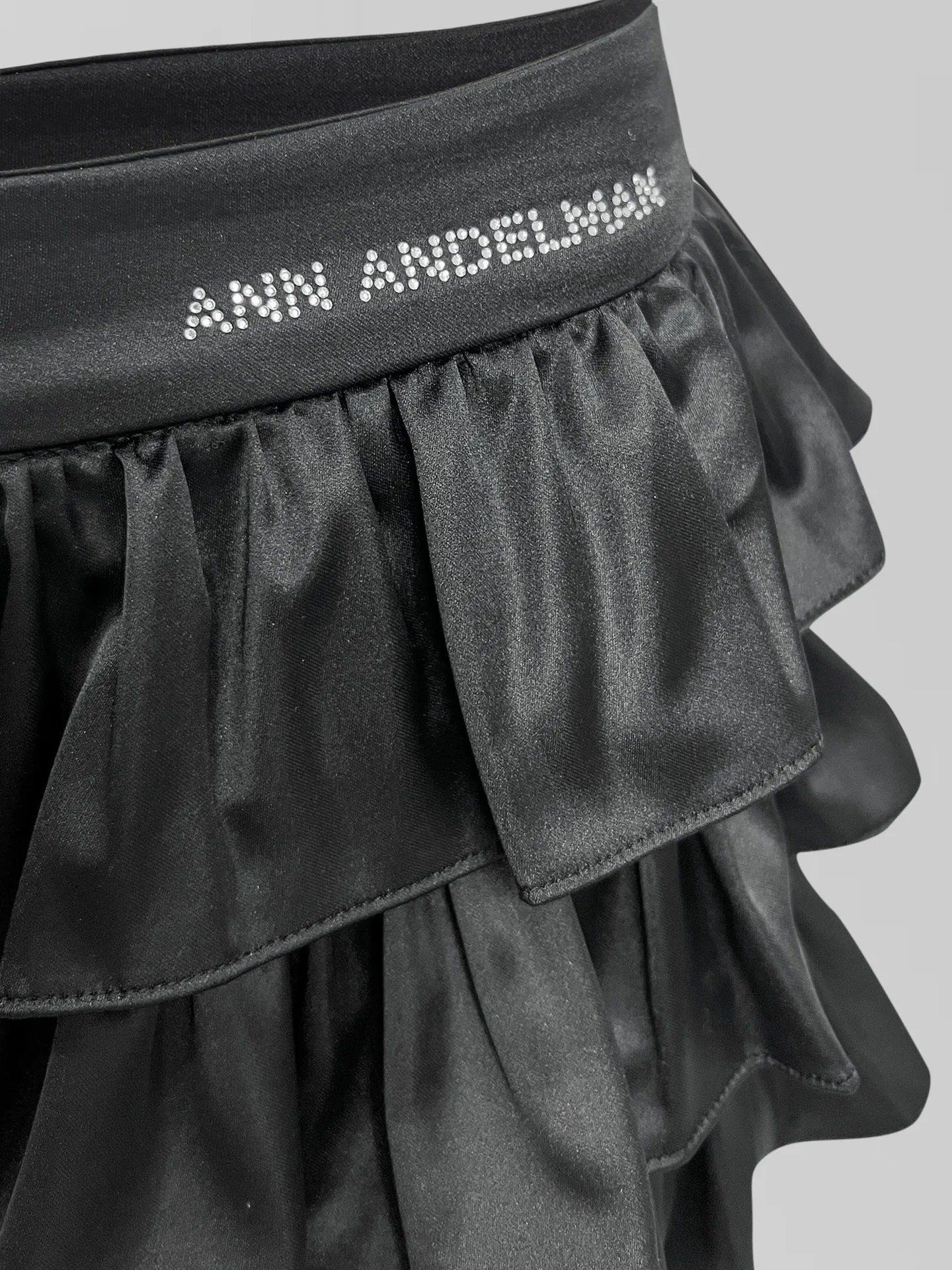 Шорты Ann Andelman 25705 короткие атласные с рюшами