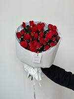 Букет моно из кустовых роз 9 шт в красном оттенке