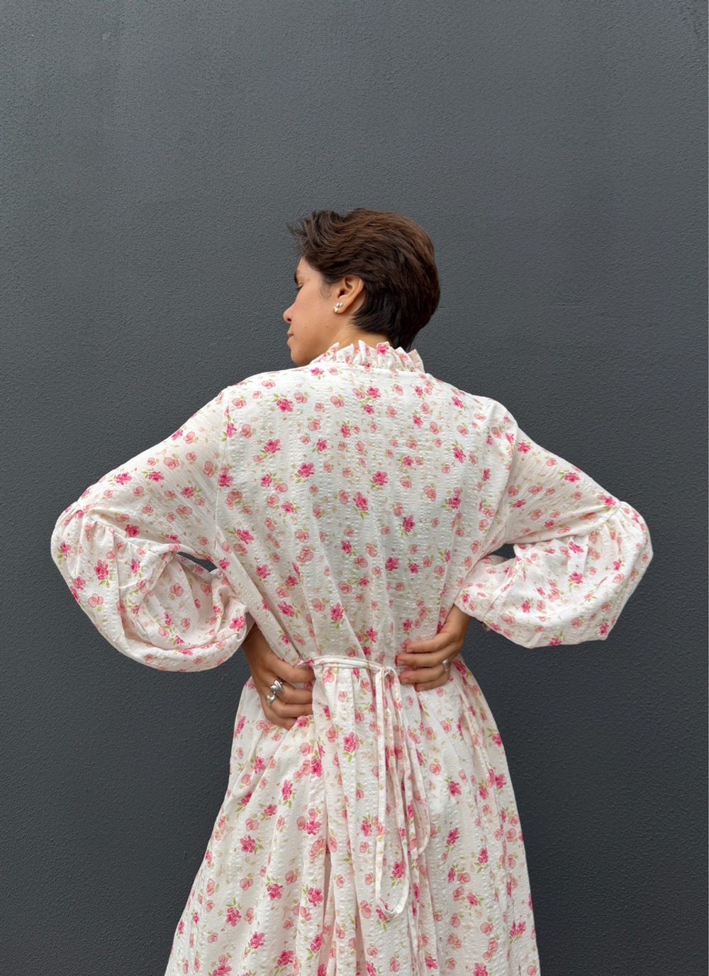 Платье "Рюши" из фактурного хлопка, нежно-розовые цветочки