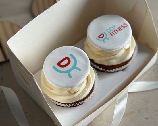 Капкейки с логотипом, печать на мастике, упаковка на 2 шт