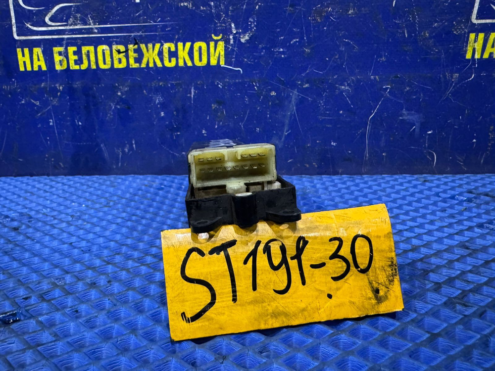 Блок управления стеклоподъемниками TOYOTA CORONA 1993